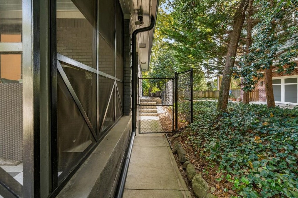 1919 Windemere Dr, Atlanta GA  30324-4919 exterior