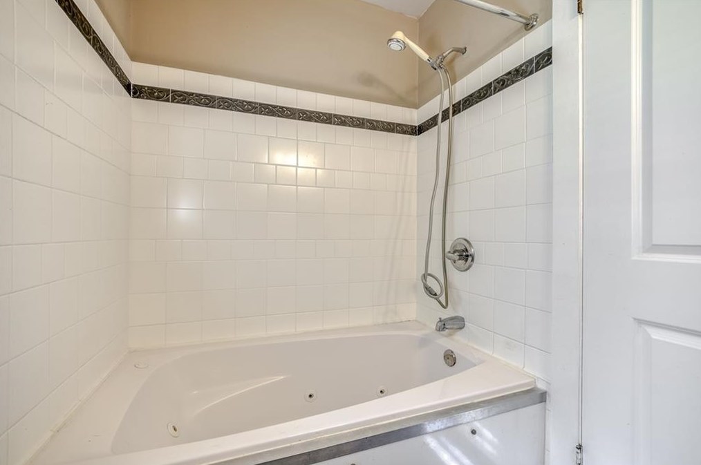 2138 Azalea Cir, Decatur GA  30033-2641 exterior