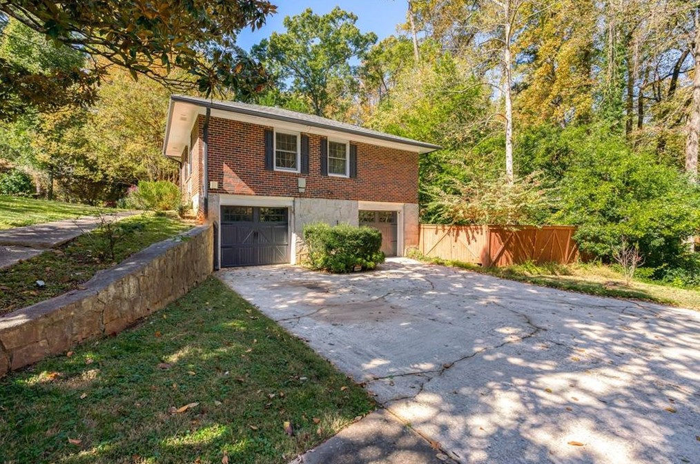 2138 Azalea Cir, Decatur GA  30033-2641 exterior