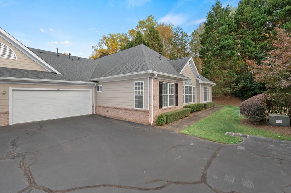 2300 Village Ln, Roswell, GA 30075