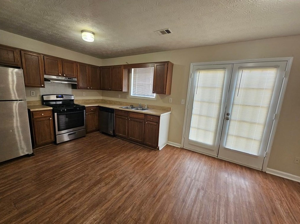 1743 Hunting Creek Dr Se, Conyers, GA 30013