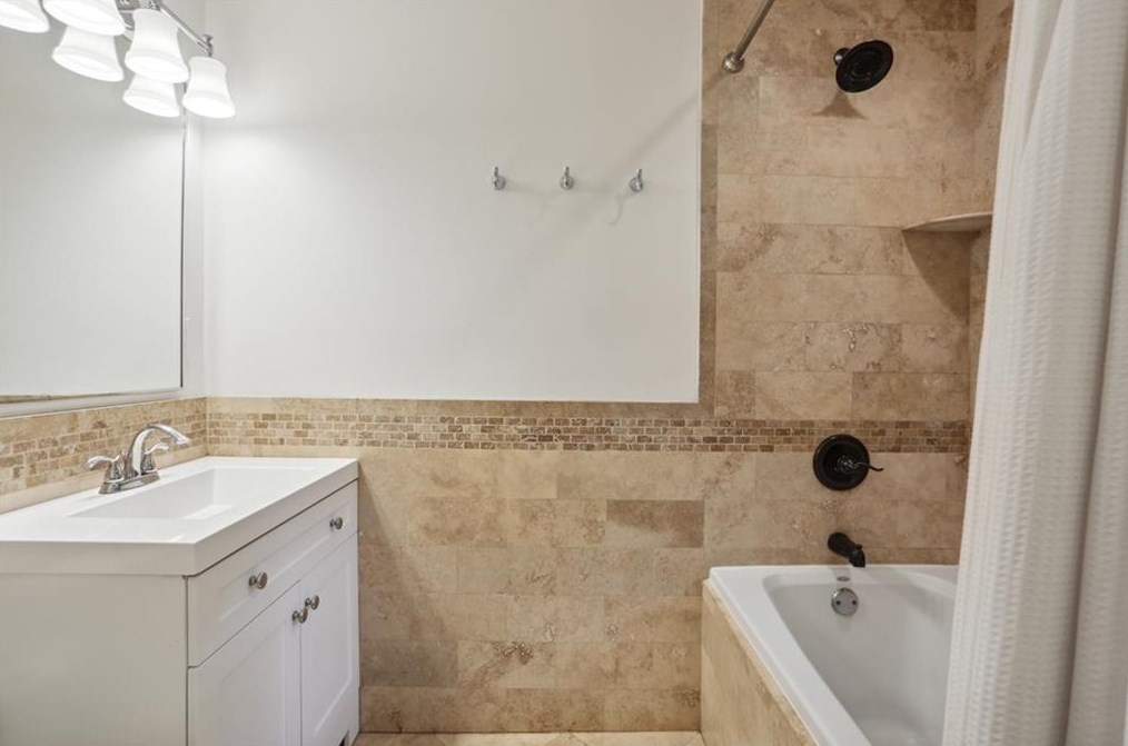 6825 Sunny Brook Ln, Atlanta GA  30328-2124 exterior