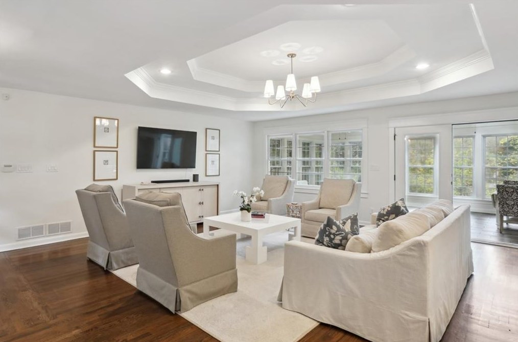 6825 Sunny Brook Ln, Atlanta GA  30328-2124 exterior