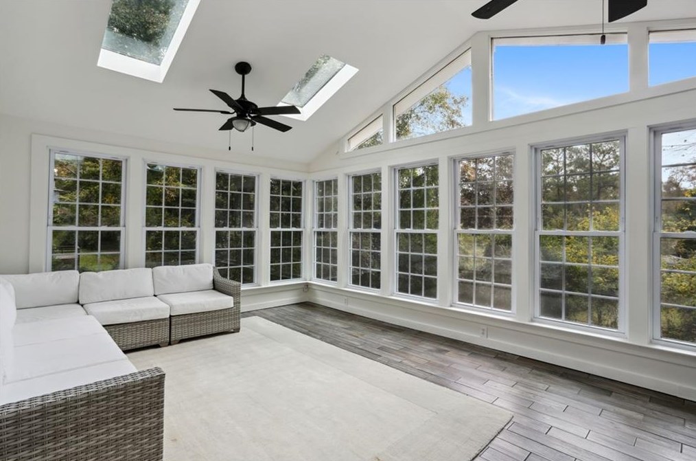 6825 Sunny Brook Ln, Atlanta GA  30328-2124 exterior