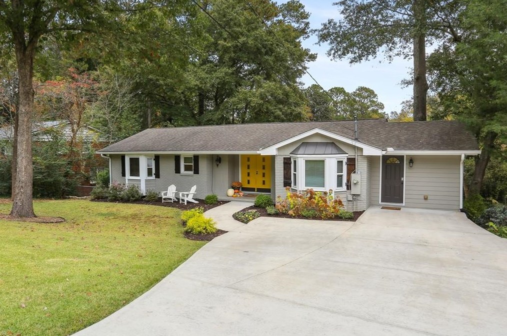 6825 Sunny Brook Ln, Atlanta GA  30328-2124 exterior