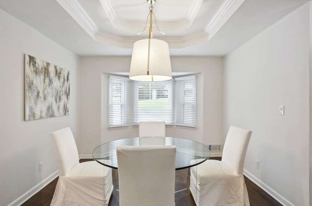 6825 Sunny Brook Ln, Atlanta GA  30328-2124 exterior