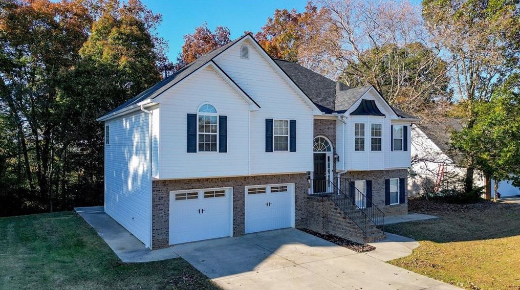131 Granny Smith Dr, Calhoun, GA 30701-4584