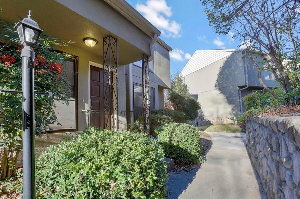 1725 Woodcliff Dr, Atlanta, GA 30329-2407