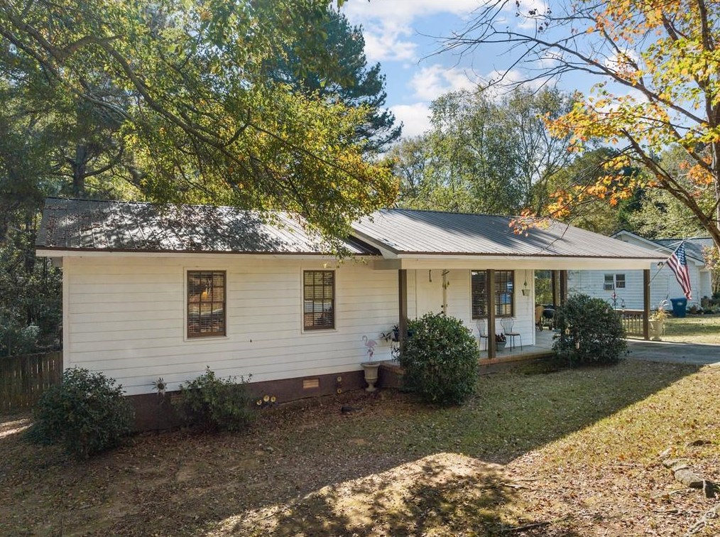 266 Rutledge Dr, Winder, GA 30680