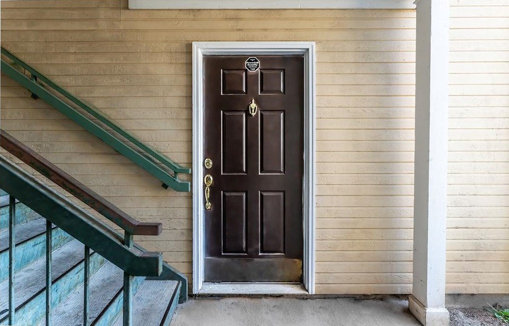 414 Ridge Creek Dr, Clarkston, GA 30021