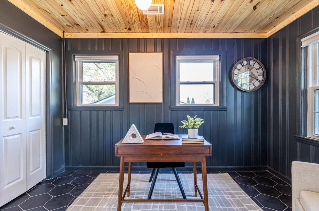 1991 Capri Dr, Decatur GA  30032-5209 exterior