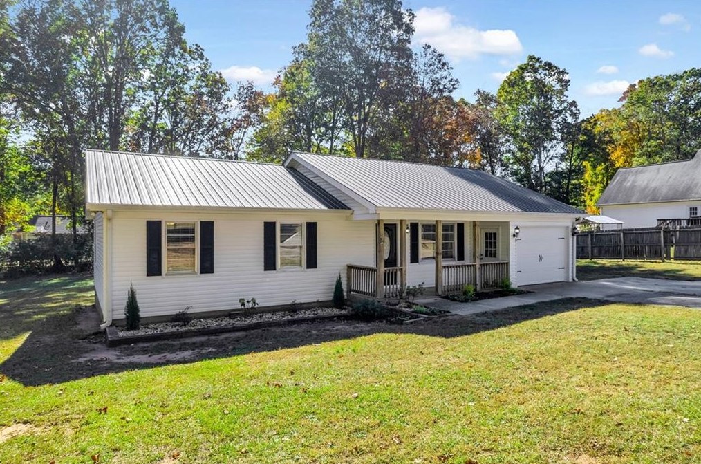 881 Ridgeway Rd, Commerce, GA 30529