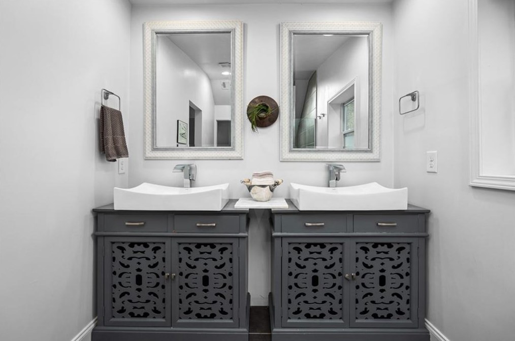 2048 Cogar Dr, Decatur GA  30032-3925 exterior