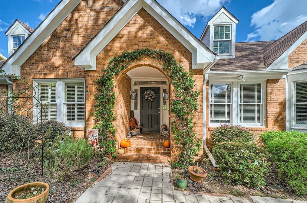 8515 Steeple Chase Dr, Roswell, GA 30076