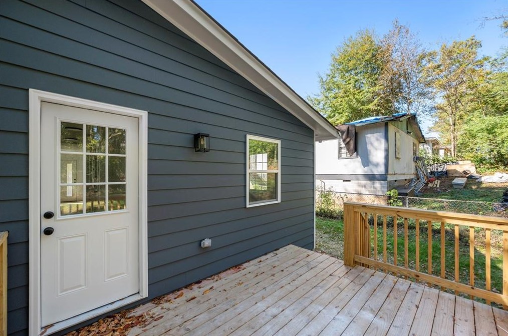 1101 Wedgewood Dr, Atlanta GA  30318-4555 exterior
