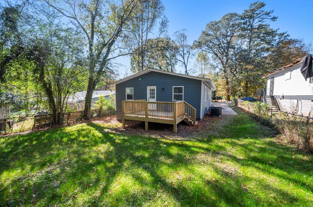 1101 Wedgewood Dr, Atlanta GA  30318-4555 exterior