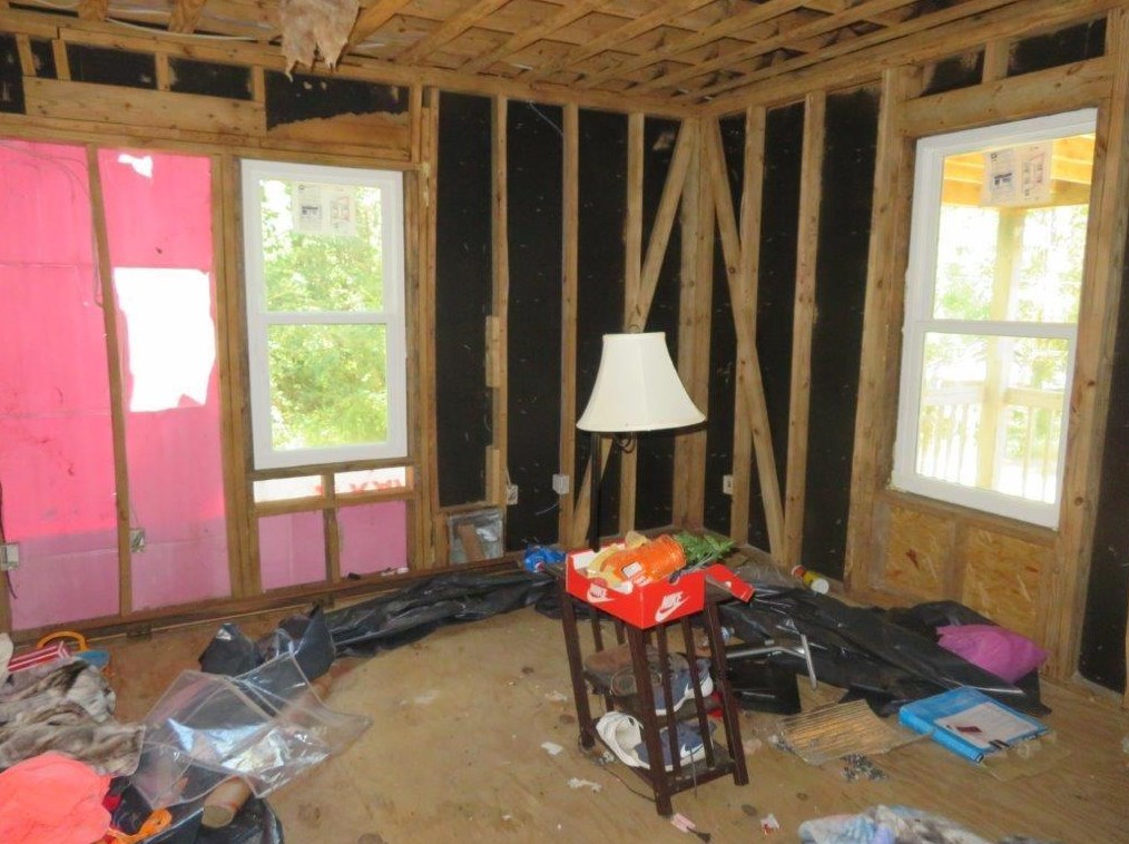 1047 Memorial Dr, Dallas GA  30132-2433 exterior