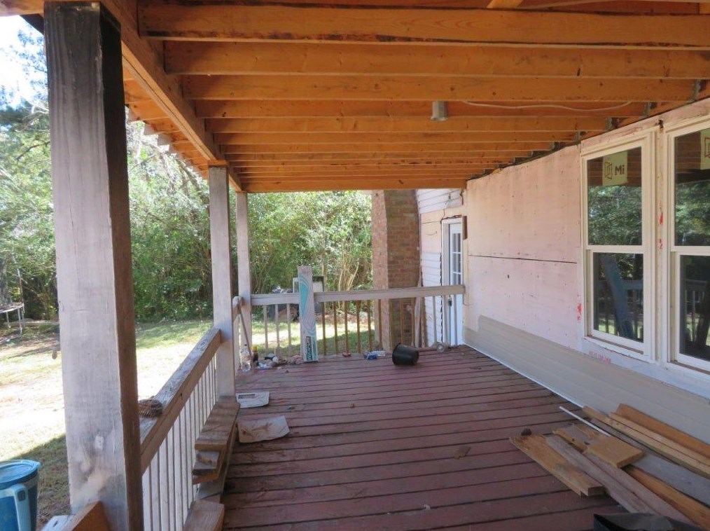 1047 Memorial Dr, Dallas GA  30132-2433 exterior