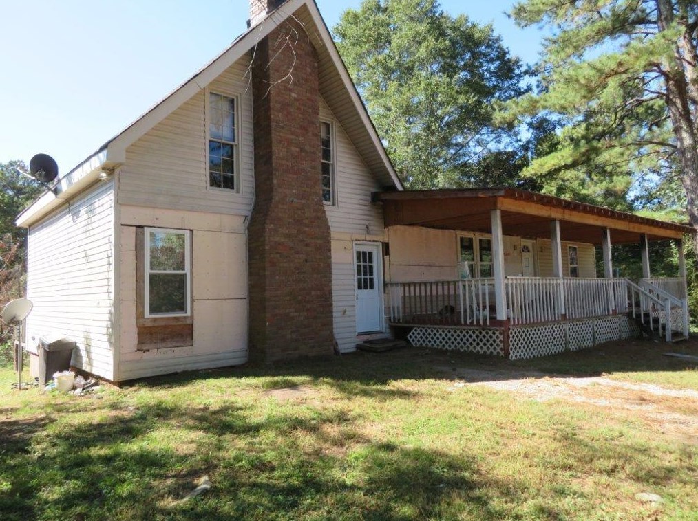 1047 Memorial Dr, Dallas GA  30132-2433 exterior