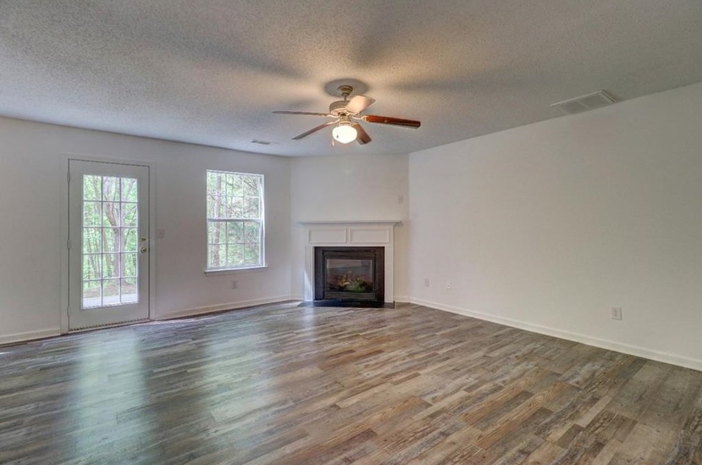 129 Hidden Creek Dr, Holly Springs, GA 30114