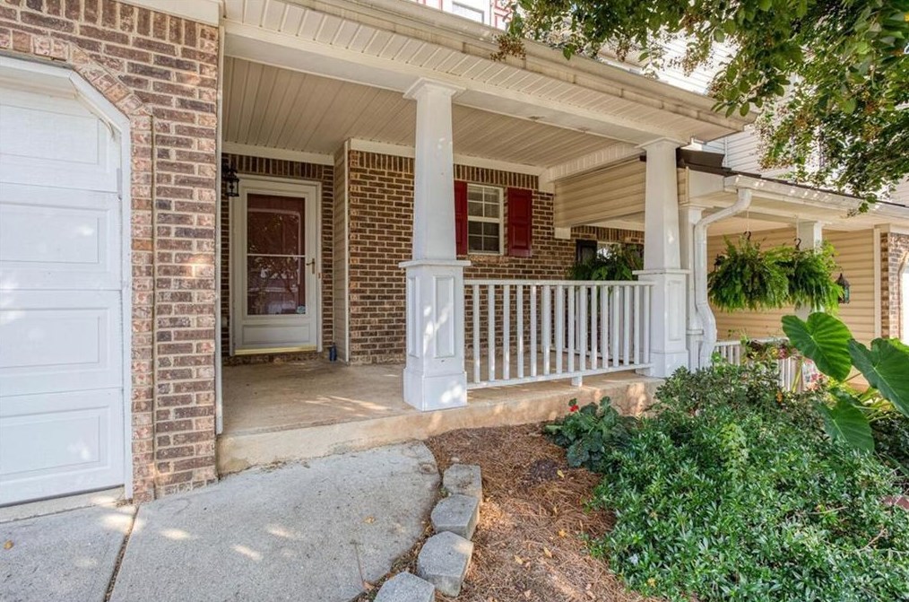401 Red Coat Ln, Holly Springs, GA 30188