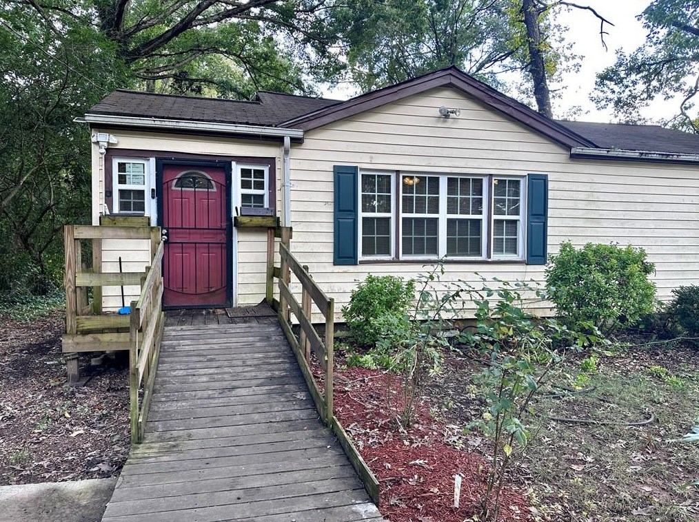 4189 Lindsey Dr, Decatur GA  30035-1922 exterior