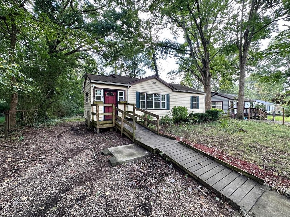 4189 Lindsey Dr, Decatur GA  30035-1922 exterior