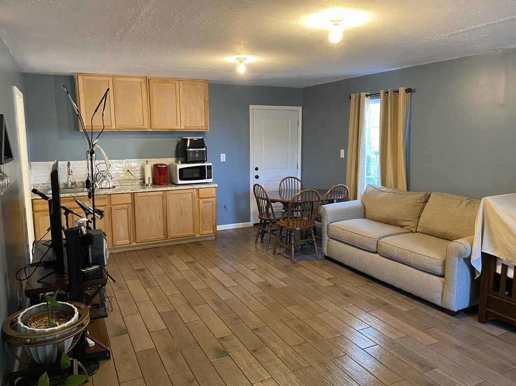 5499 Latham Manor Dr, Gainesville GA  30506-6948 exterior