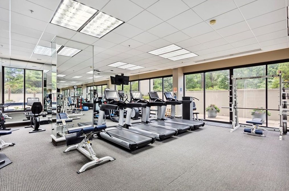 2660 Peachtree Rd, Atlanta GA  30305-3605 exterior