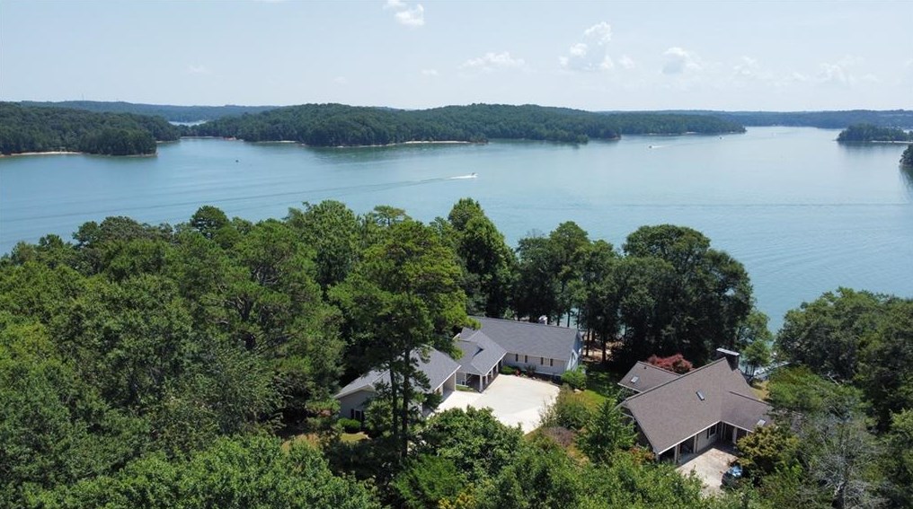 208 Knox Cir, Lavonia, GA 30553