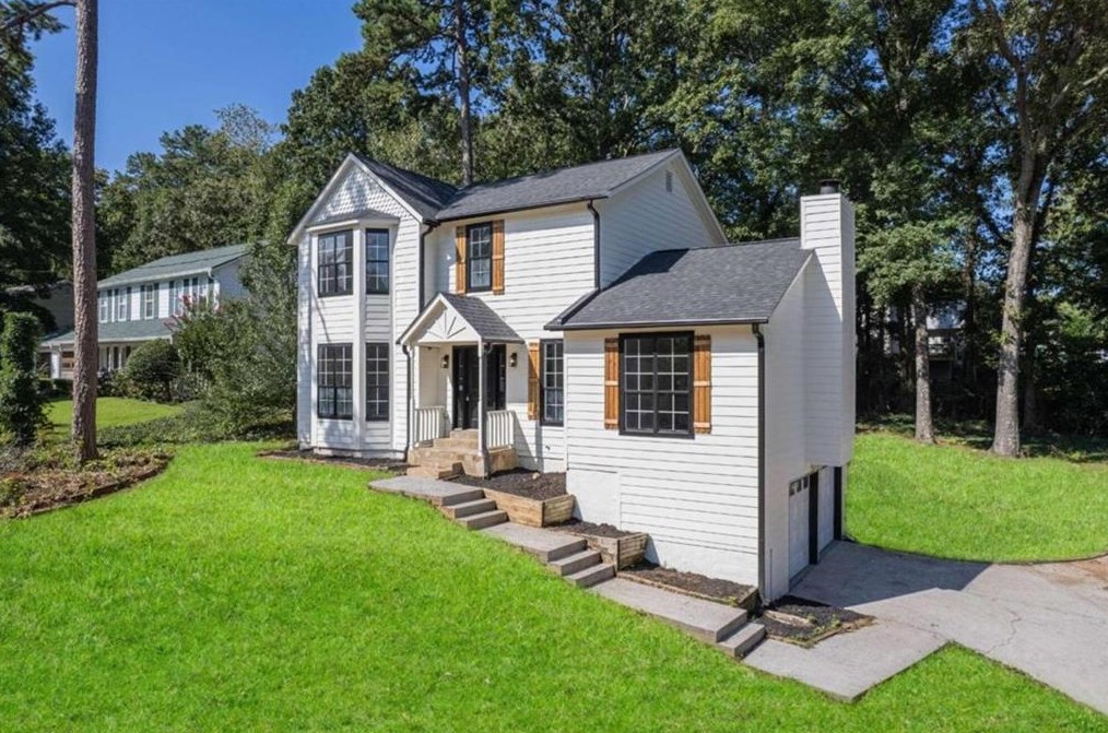 557 Old Friar Tuck Ln, Stone Mountain, GA 30087