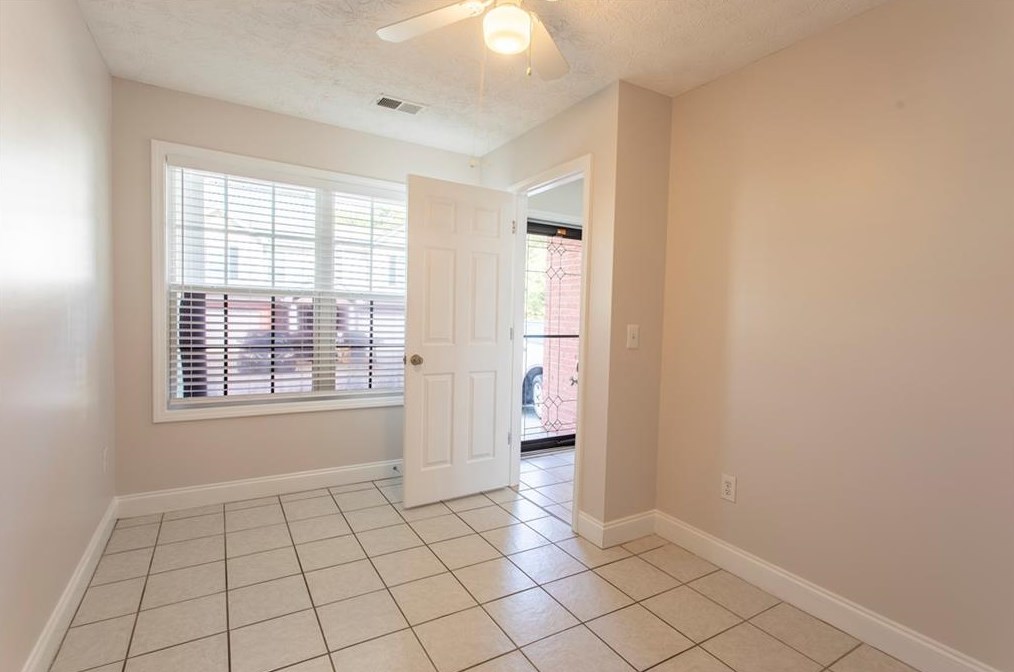 393 Tara Commons Cir, Loganville, GA 30052