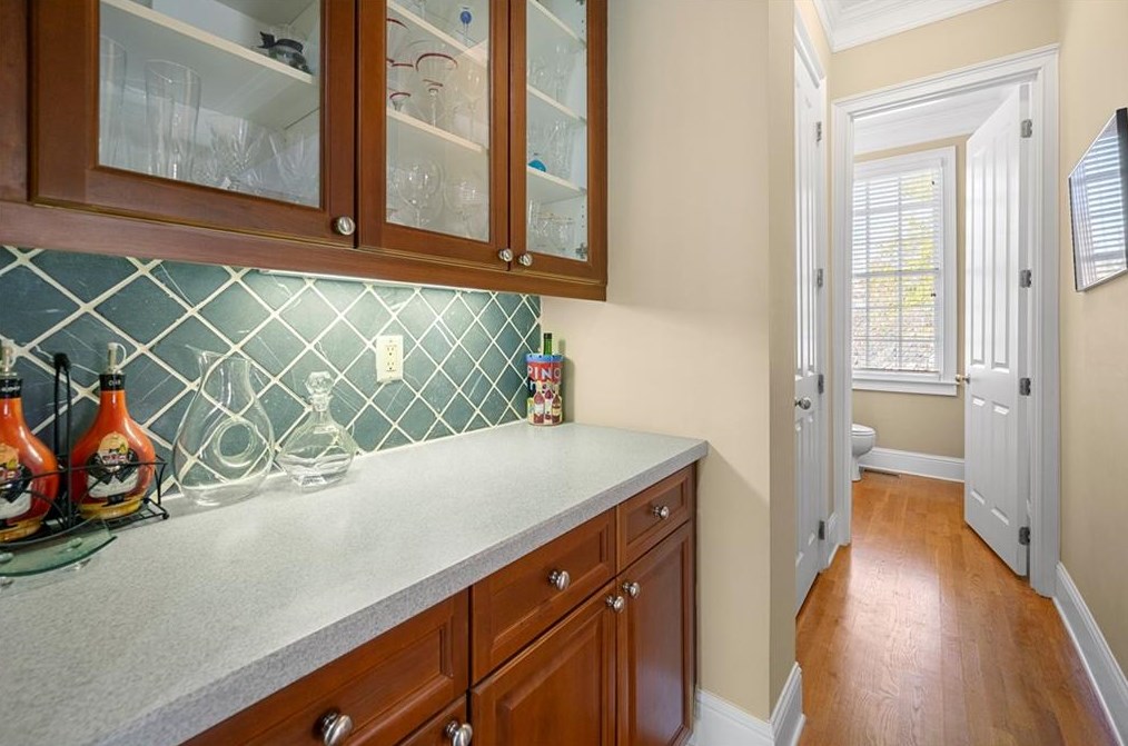 999 Emory Parc Pl, Decatur GA  30033-4054 exterior