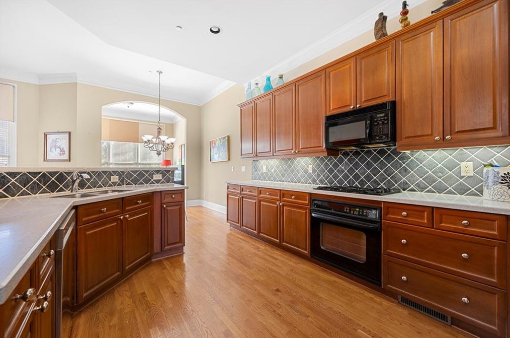 999 Emory Parc Pl, Decatur GA  30033-4054 exterior