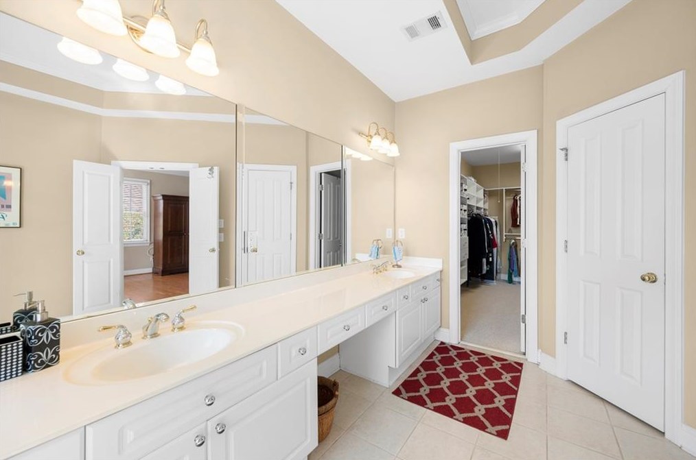 999 Emory Parc Pl, Decatur GA  30033-4054 exterior