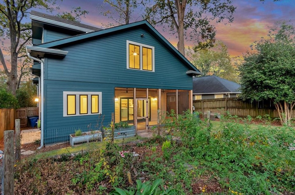 1426 Oakview Rd, Decatur GA  30030-4229 exterior