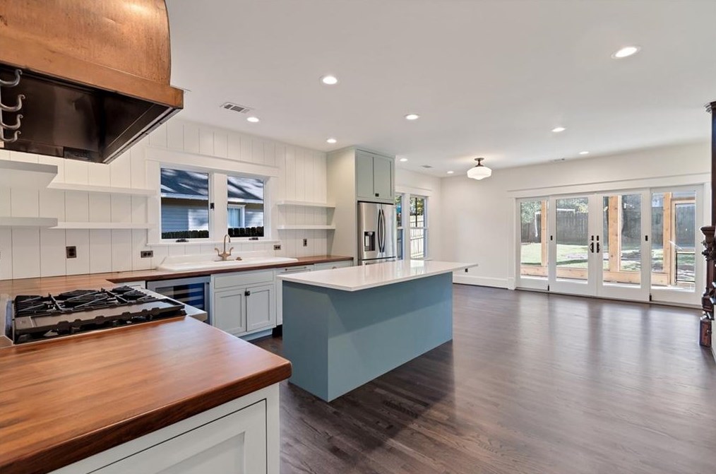 1426 Oakview Rd, Decatur GA  30030-4229 exterior