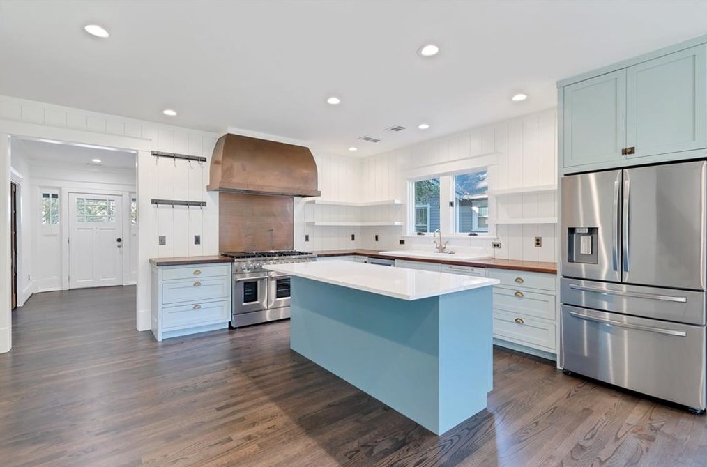 1426 Oakview Rd, Decatur GA  30030-4229 exterior