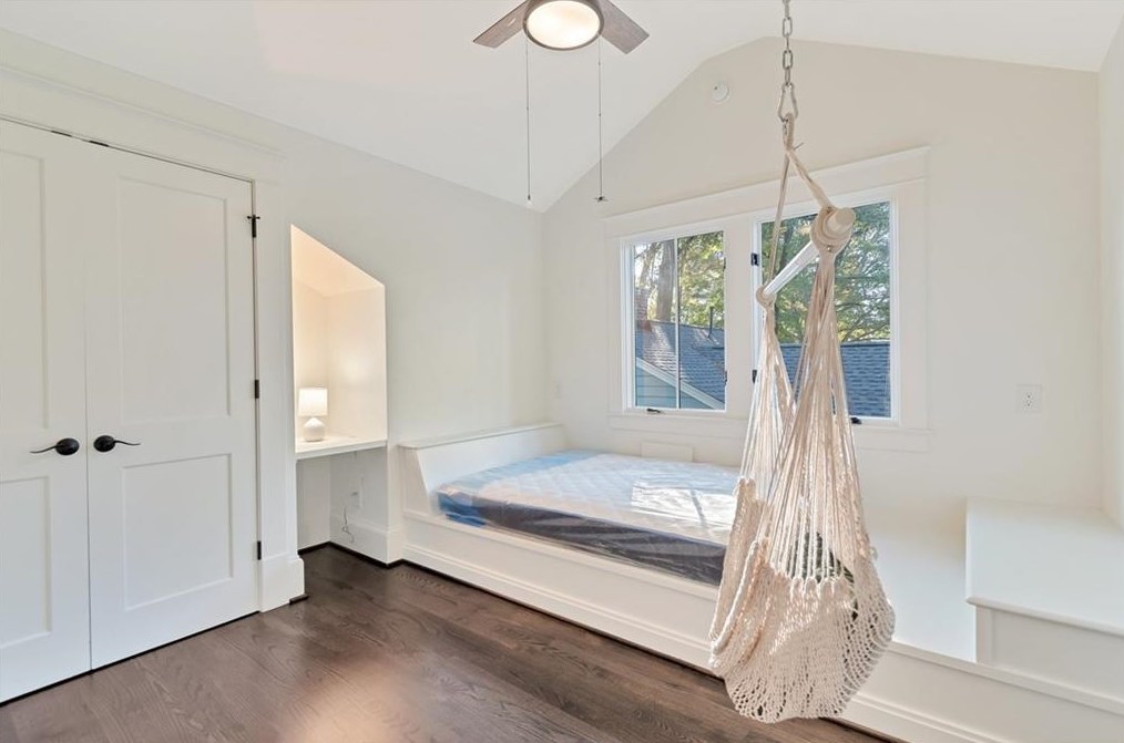 1426 Oakview Rd, Decatur GA  30030-4229 exterior