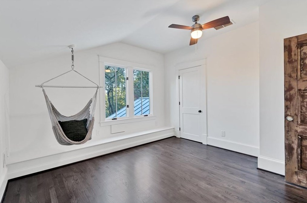 1426 Oakview Rd, Decatur GA  30030-4229 exterior