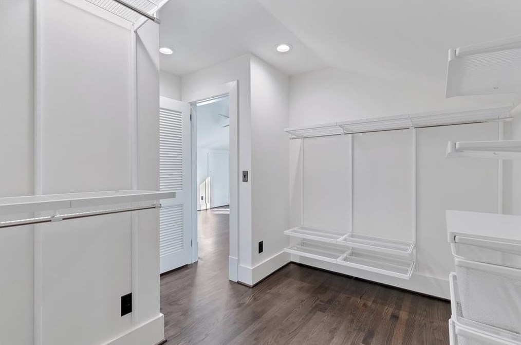 1426 Oakview Rd, Decatur GA  30030-4229 exterior