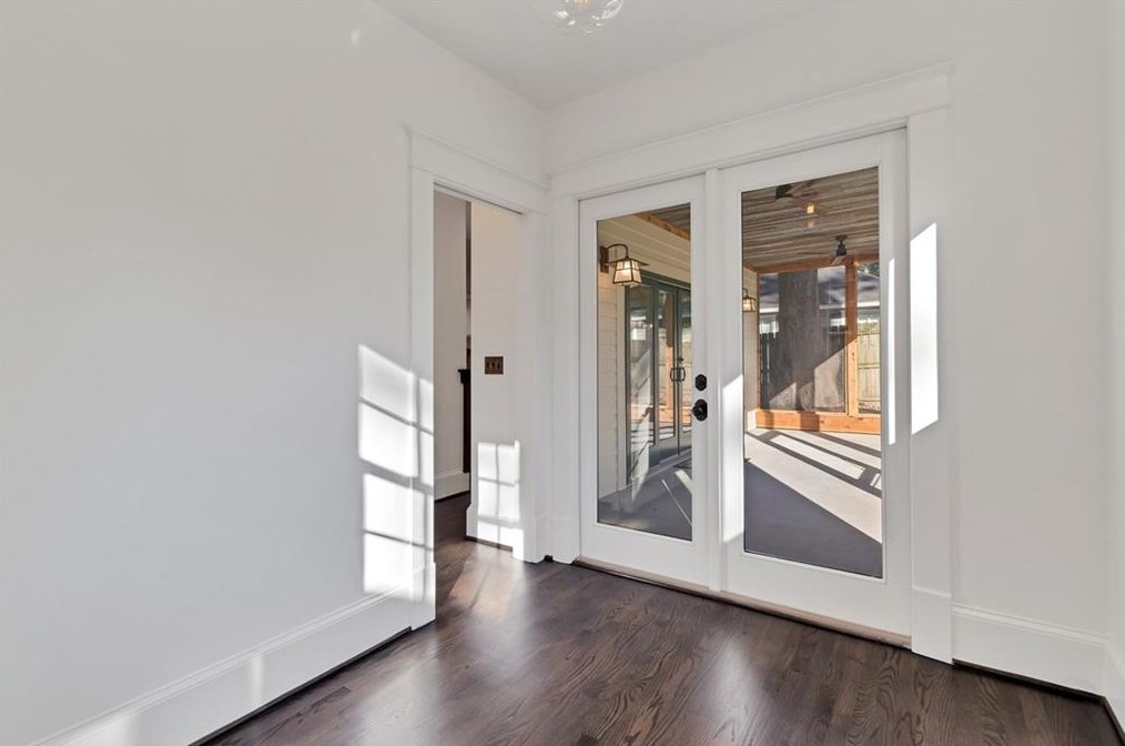 1426 Oakview Rd, Decatur GA  30030-4229 exterior