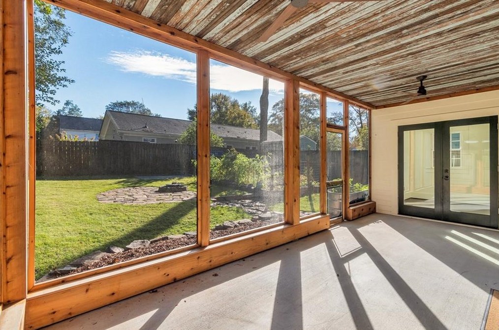 1426 Oakview Rd, Decatur GA  30030-4229 exterior