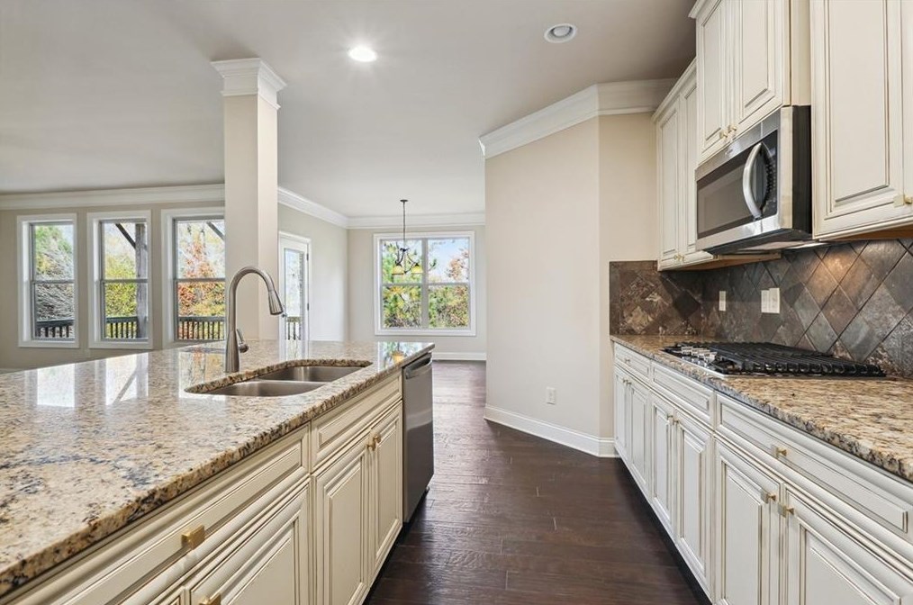 1320 Roswell Manor Cir, Roswell, GA 30076-2231