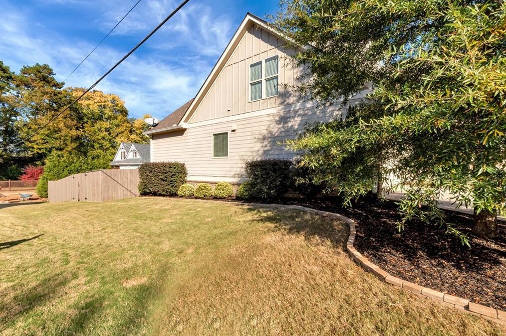 1411 Hawthorne Ave, Smyrna GA  30080-2137 exterior