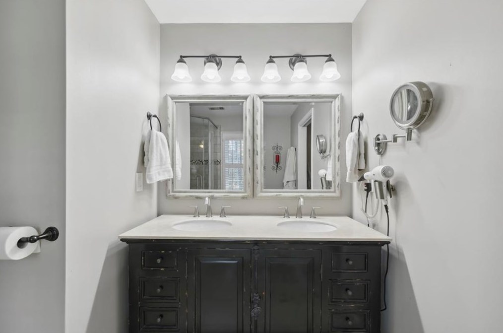 5239 Wyntercreek Cir, Atlanta GA  30338-3810 exterior