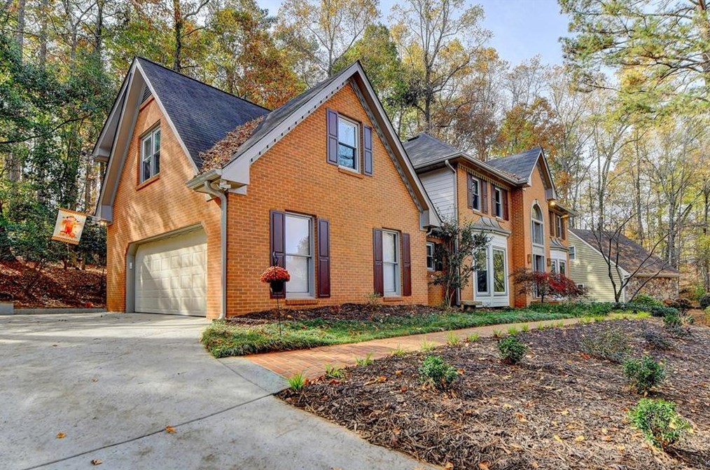 10600 Roxburgh Ln, Roswell, GA 30076-3707