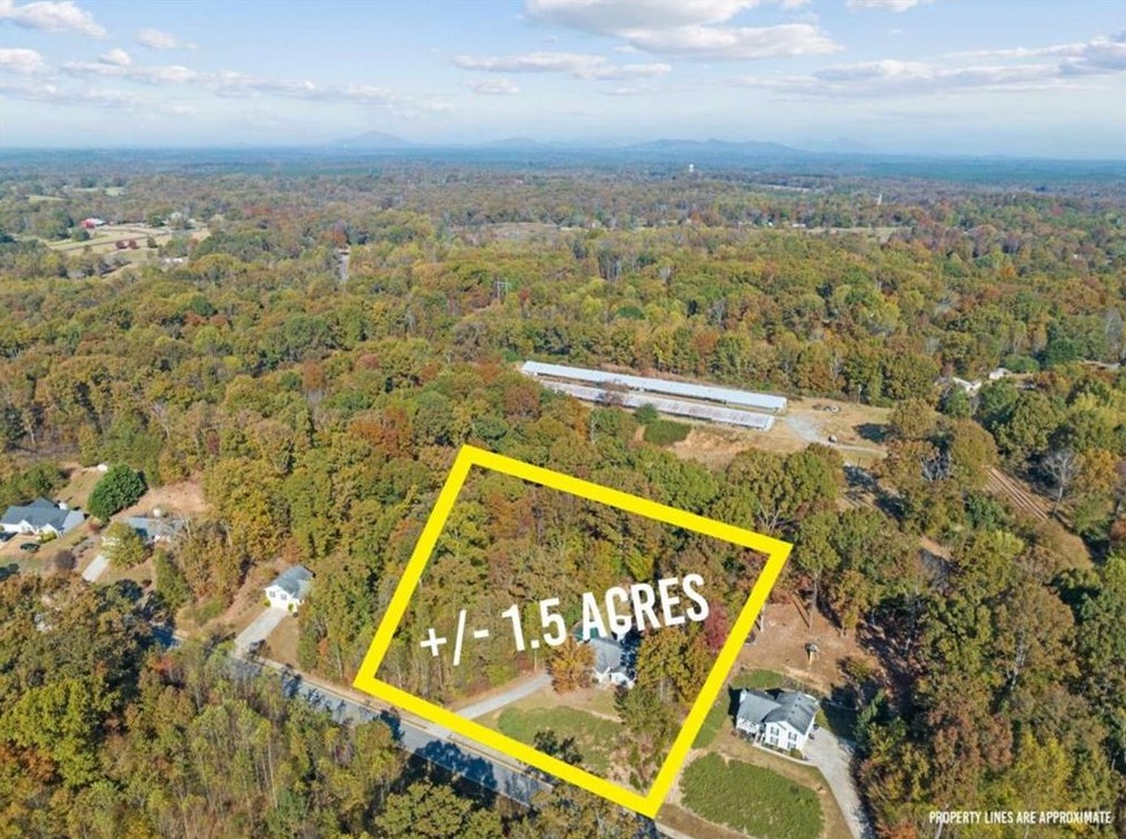 5234 Misty Meadow Dr, Lula, GA 30554