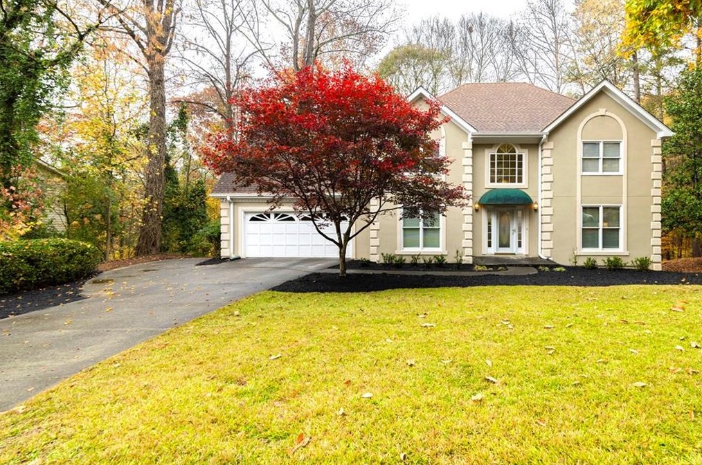 9330 N Lake Dr, Roswell, GA 30076