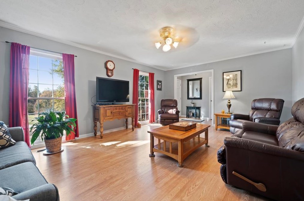 6180 Hulsey Rd, Clermont, GA 30527